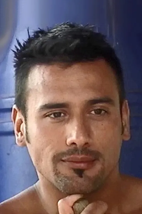 Dante Foxx interpretando a The shower guy