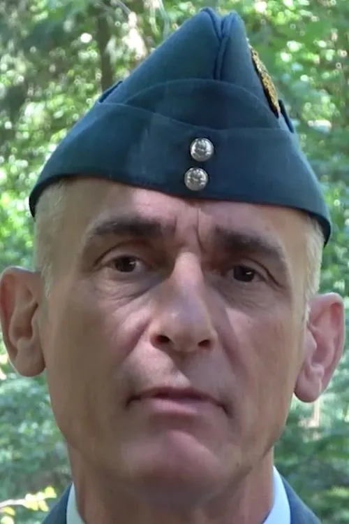 Dany Poitras interpretando a Self