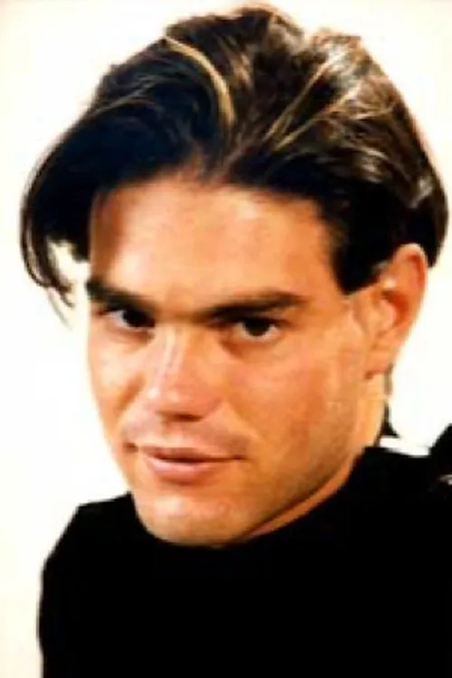 Dariel interpretando a Non-sexual role