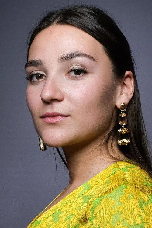 Darin Hagi — personaje: Tina