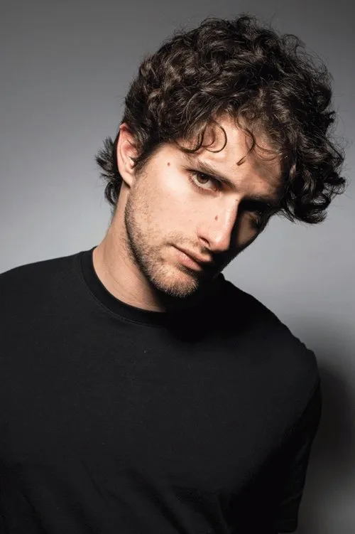 Dario Yazbek Bernal interpretando a Pablo