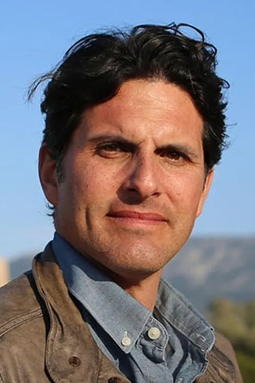 Darius Arya interpretando a self