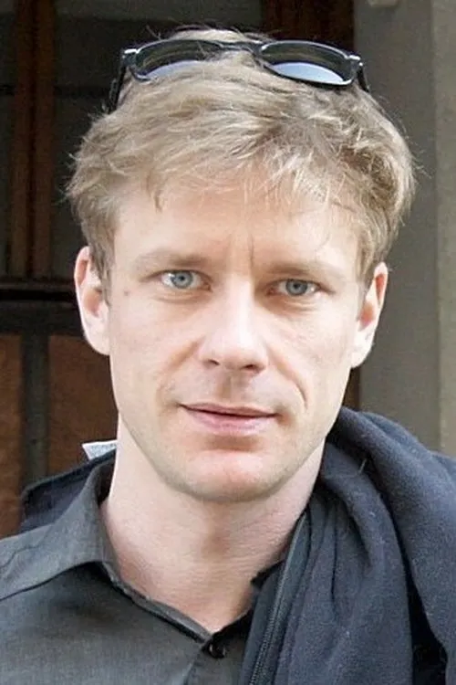 Dariusz Wnuk interpretando a Soldier