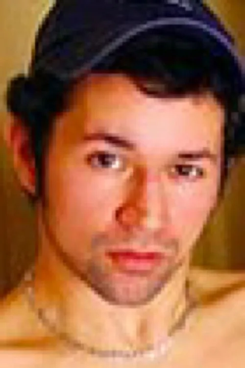 Darren James Roberts interpretando a