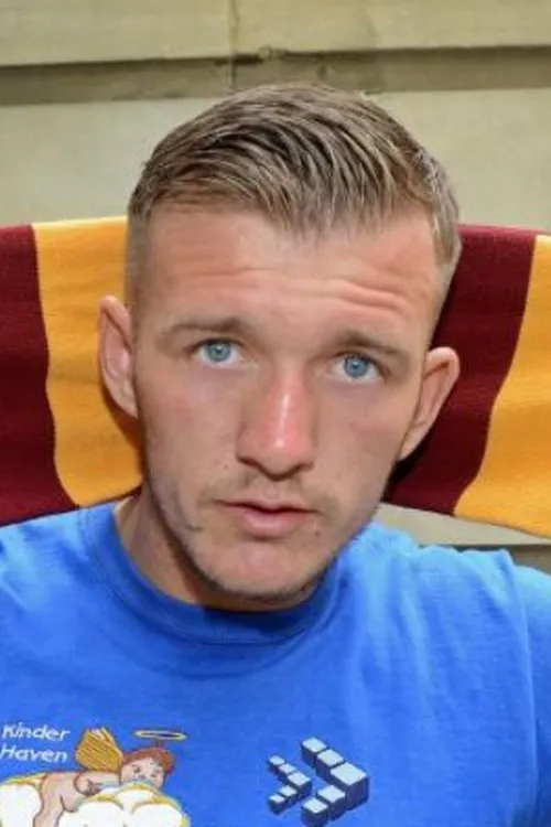 Darren Tetley interpretando a Self