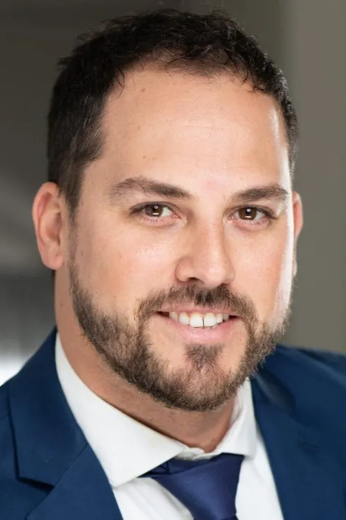 Dave Marandola interpretando a Dave