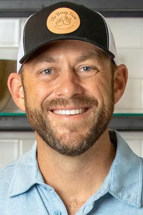 Dave Marrs — personaje: Self - Host / Contractor