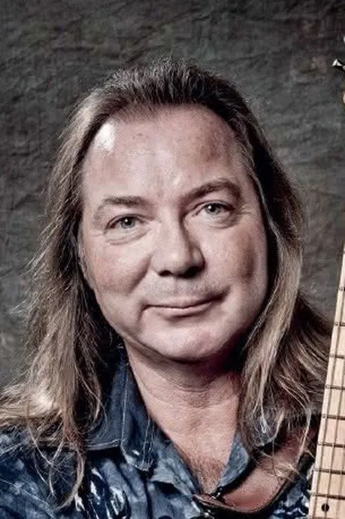 Dave Murray interpretando a Guitar