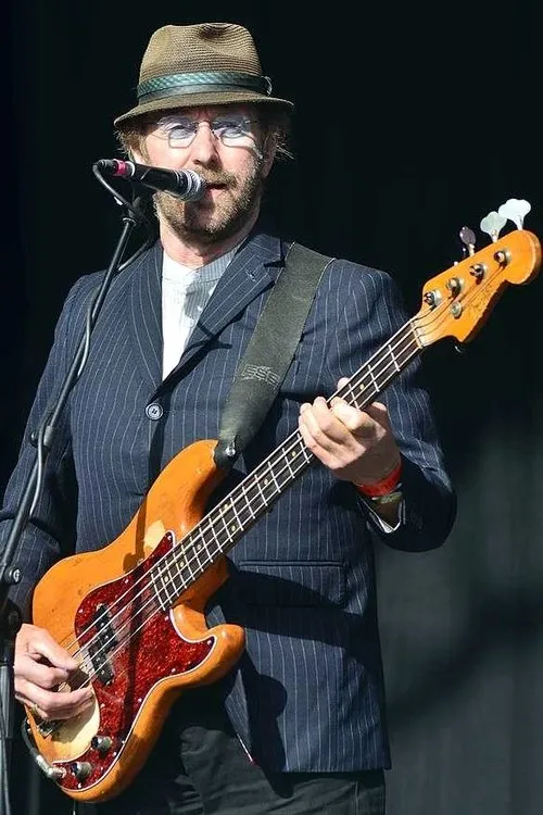 Dave Peacock interpretando a Himself