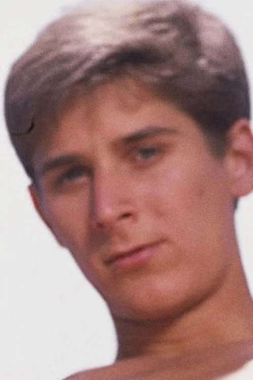 Dave Sommers interpretando a