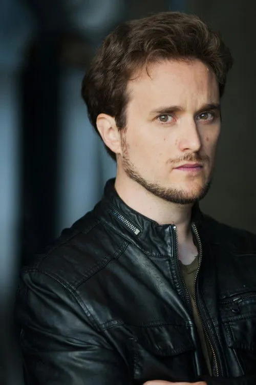 Dave Walpole interpretando a The Scarfaced Kid