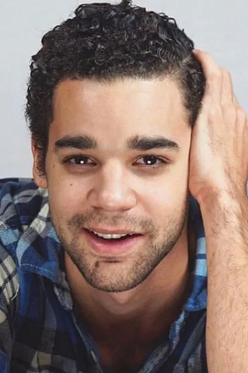 David Alvarez interpretando a Bernardo