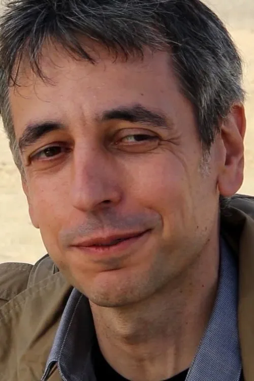 David Ayén interpretando a Hombre periodista