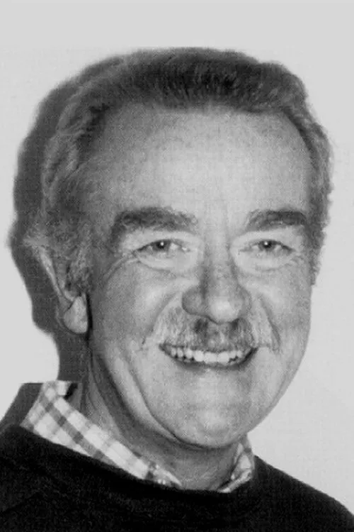 David Brierley interpretando a K-9 (voice)