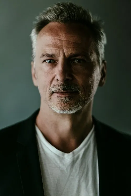 David C. Bunners interpretando a Stefan Berger