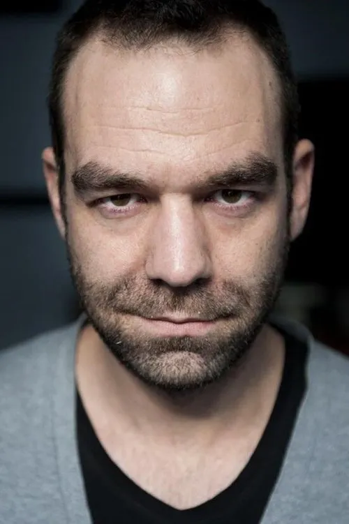 David Capelle interpretando a Bernard