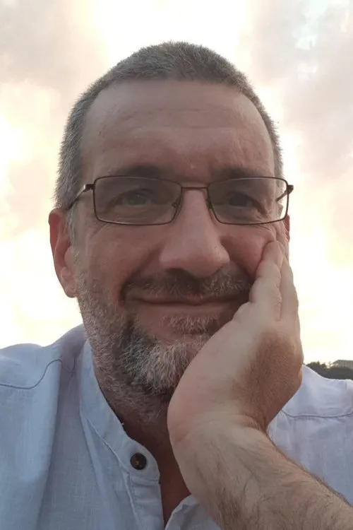 David Chandler interpretando a