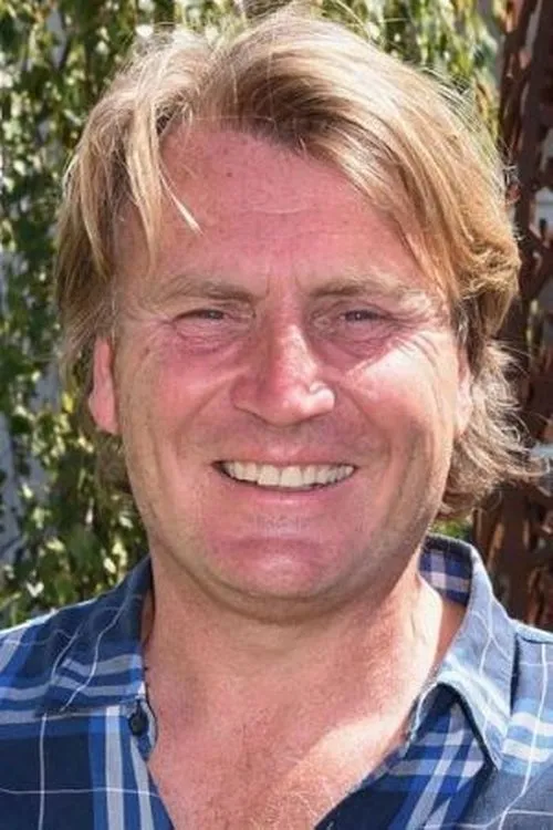 David Domoney — personaje: Presenter