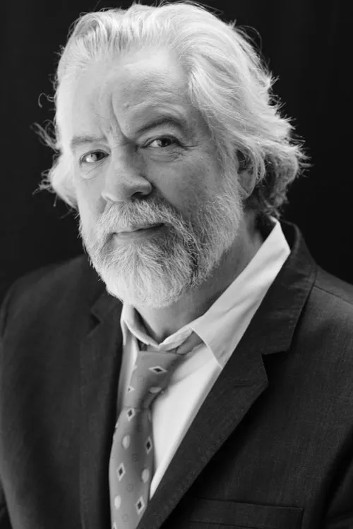 David Egan interpretando a Self