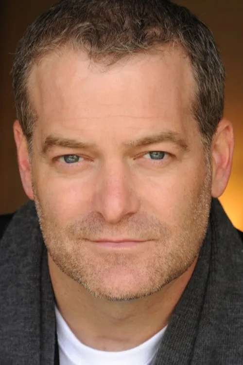 David Goryl interpretando a Father Theodore