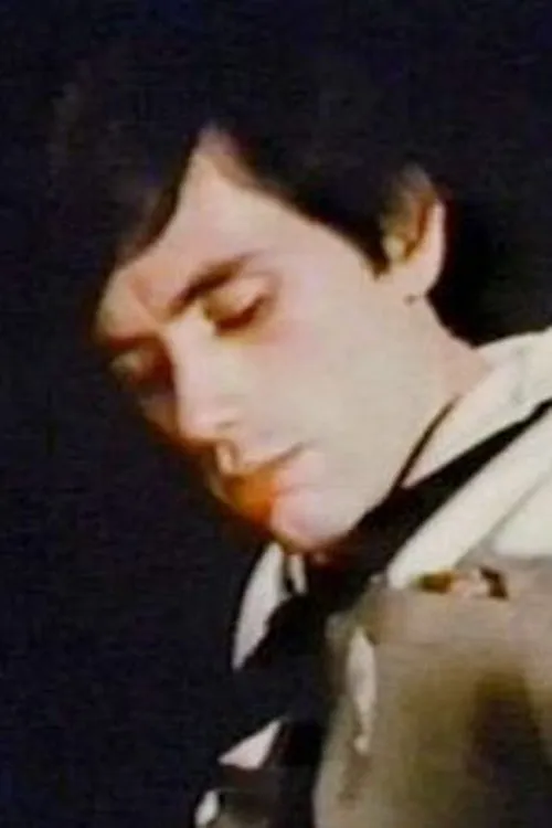 David Knox interpretando a The Sailor