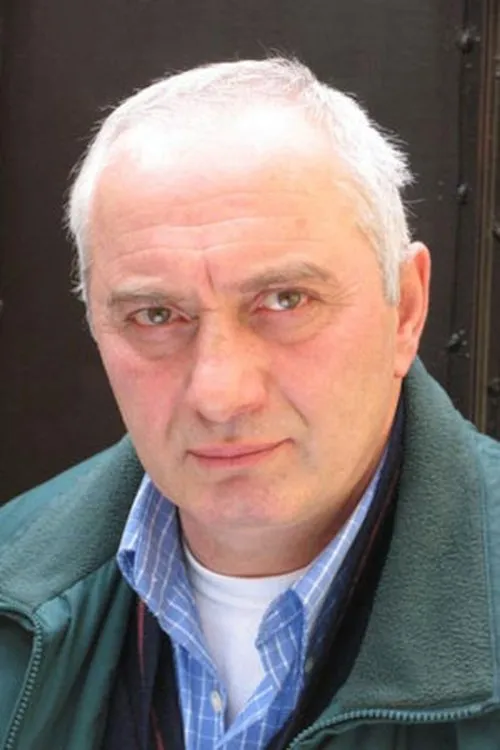 David Kvirtskhalia interpretando a Lado