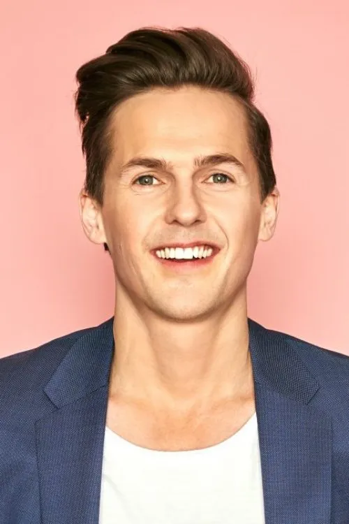 David Lindgren interpretando a Partygoer