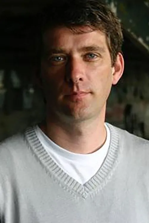 David Malone interpretando a Himself - Narrator (voice)