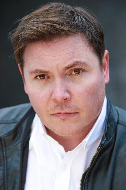 David Muscat interpretando a Mr. Braithwaite