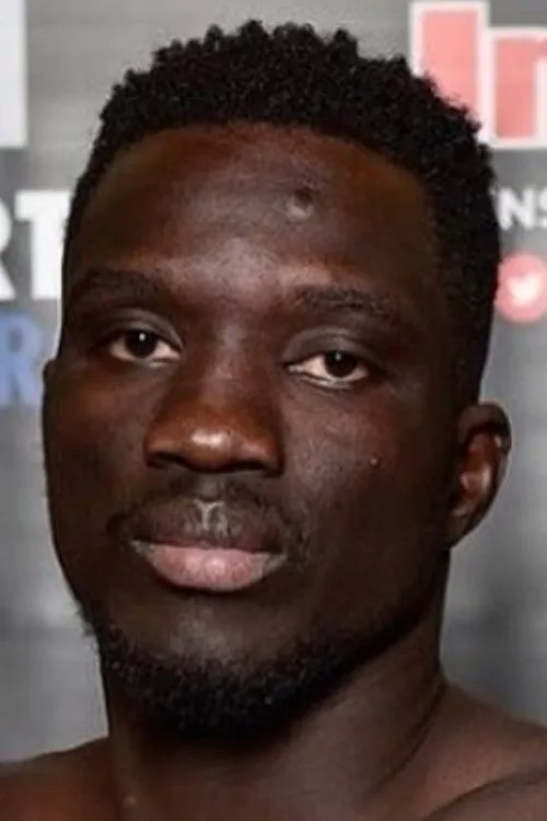 David Onama interpretando a Self