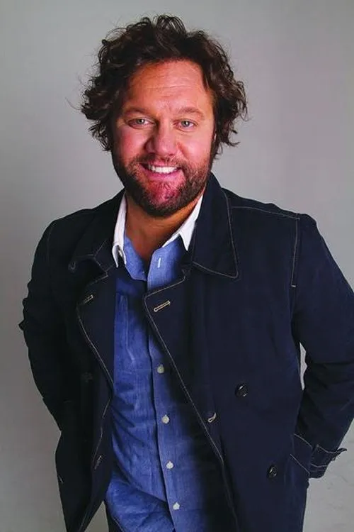 David Phelps interpretando a Self