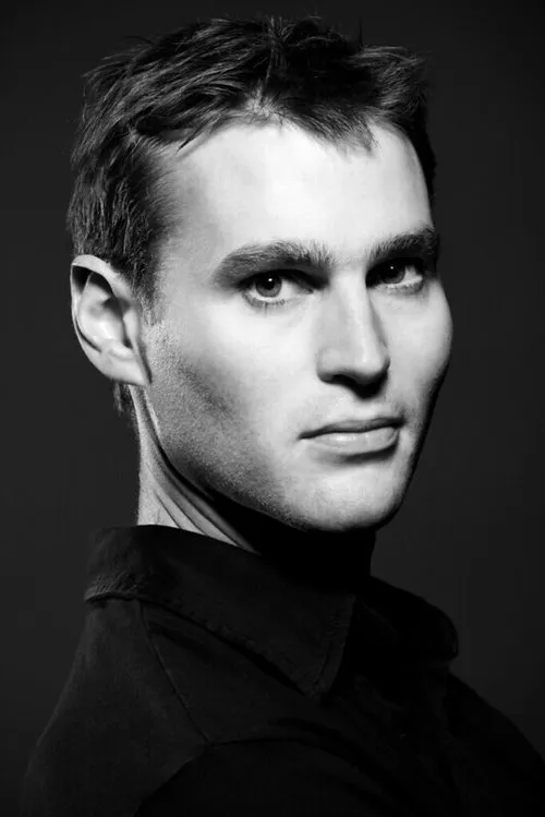 David Pickering interpretando a Benno