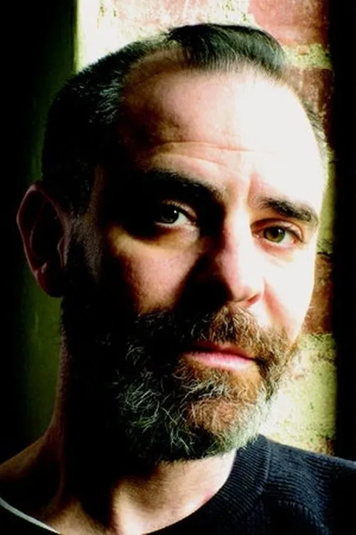 David Rakoff interpretando a Self