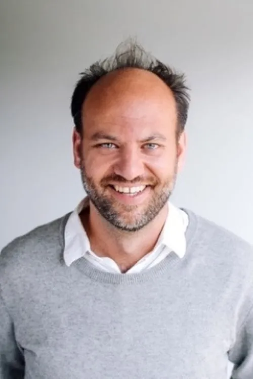 David Storrs interpretando a Tony