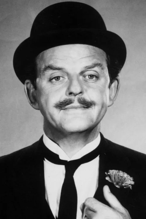 David Tomlinson interpretando a Sir Roger Avery