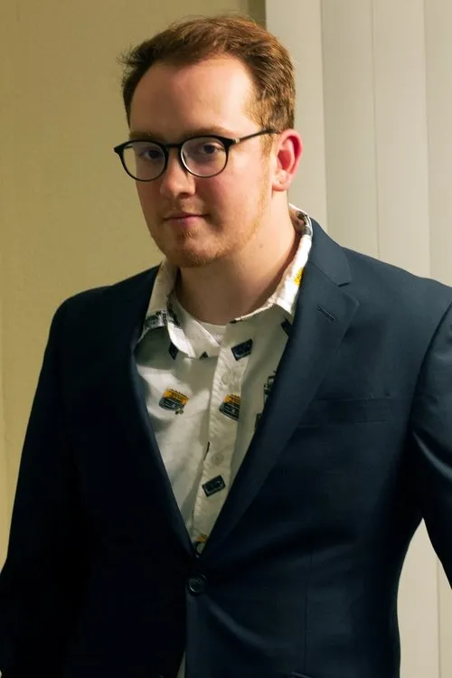 Tyler W. Moore ha trabajado con David Wayne Young en 5 ocasiones