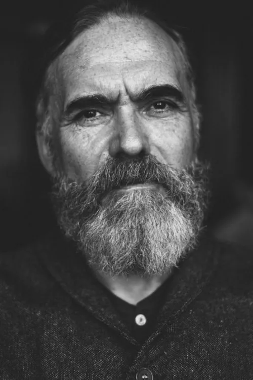 David Wilkinson interpretando a