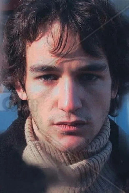 Davide Pasti interpretando a Hans