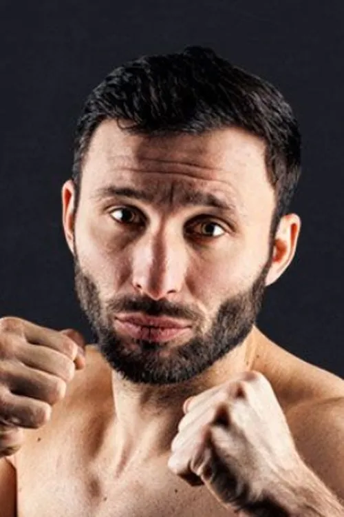 Davit Kiria interpretando a Self