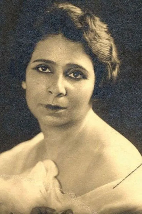 Dawlat Abiad interpretando a Dawlat