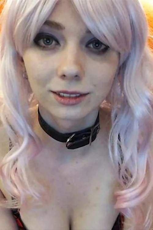 Dawn Brooks interpretando a Dawn (Uncredited)