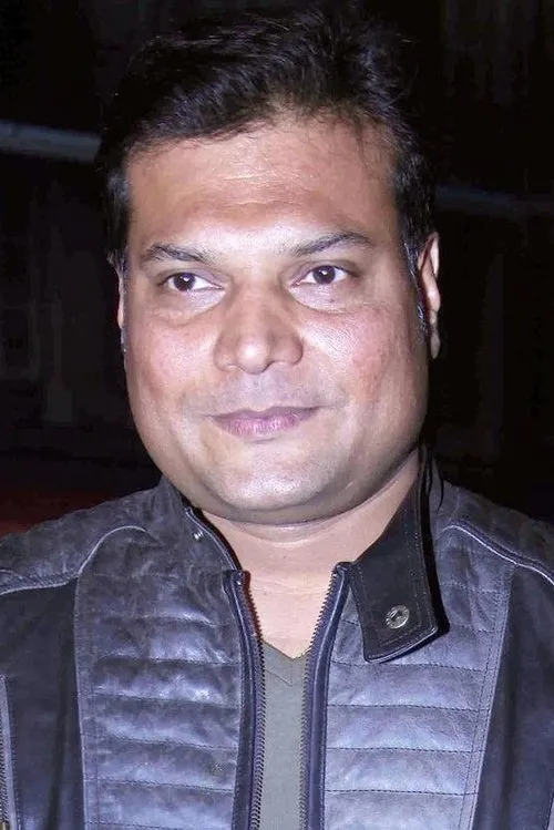 Dayanand Shetty — personaje: Senior Inspector Daya