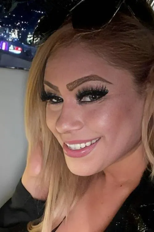 Vianey Huizar ha trabajado con Dayanna Dowson Kahn en 1 ocasiones