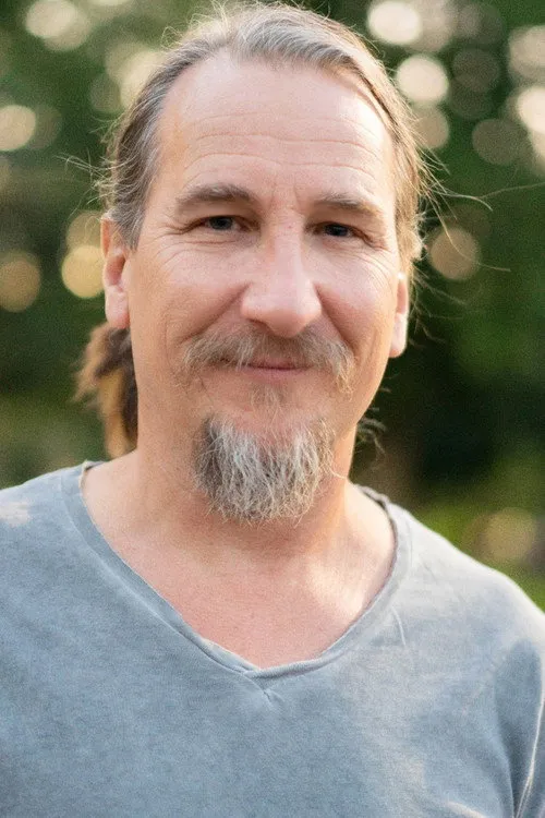 Matthew Sandoval ha trabajado con Dean Bynum en 1 ocasiones