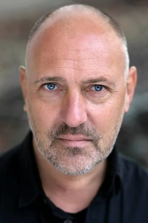 Dean Kilbey interpretando a Hiker