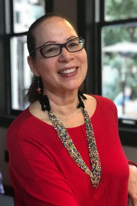 Austin Shea ha trabajado con Debbie de Coudreaux en 1 ocasiones