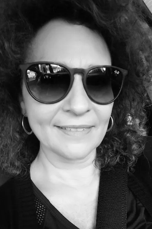 Debora Dejtiar interpretando a 