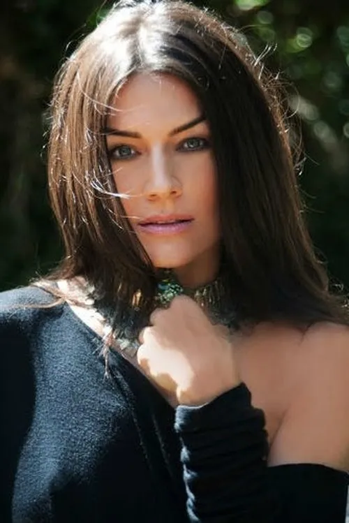 Deborah Falconer interpretando a Allison McBride