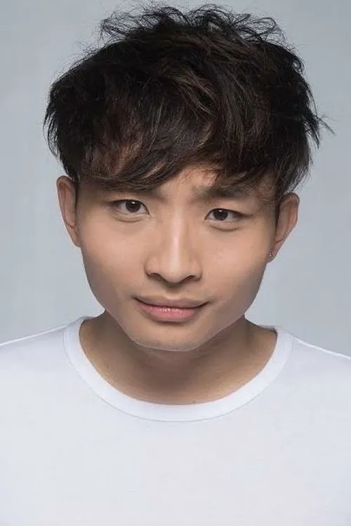 DeeGor Ho interpretando a 