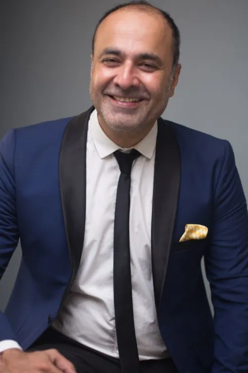 Faysal Qureshi ha trabajado con Deepak Perwani en 1 ocasiones